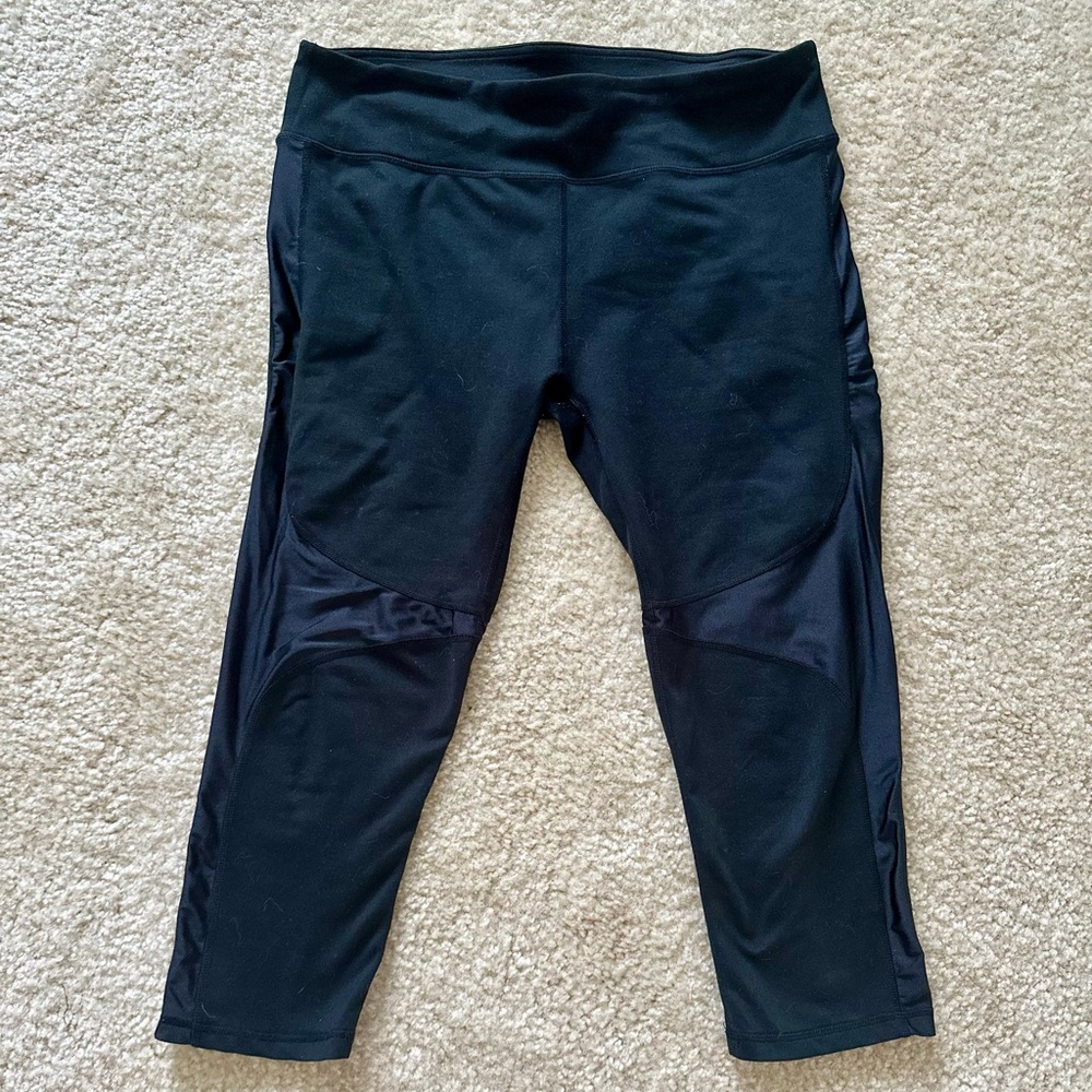 Fabletics black capri leggings